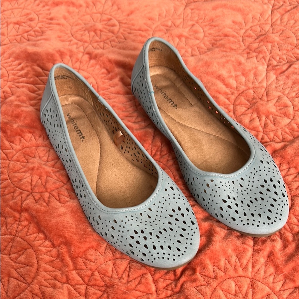 White Mountain 8.5W Perforated Flats • Comfy Cushioned Sole – Light Blue